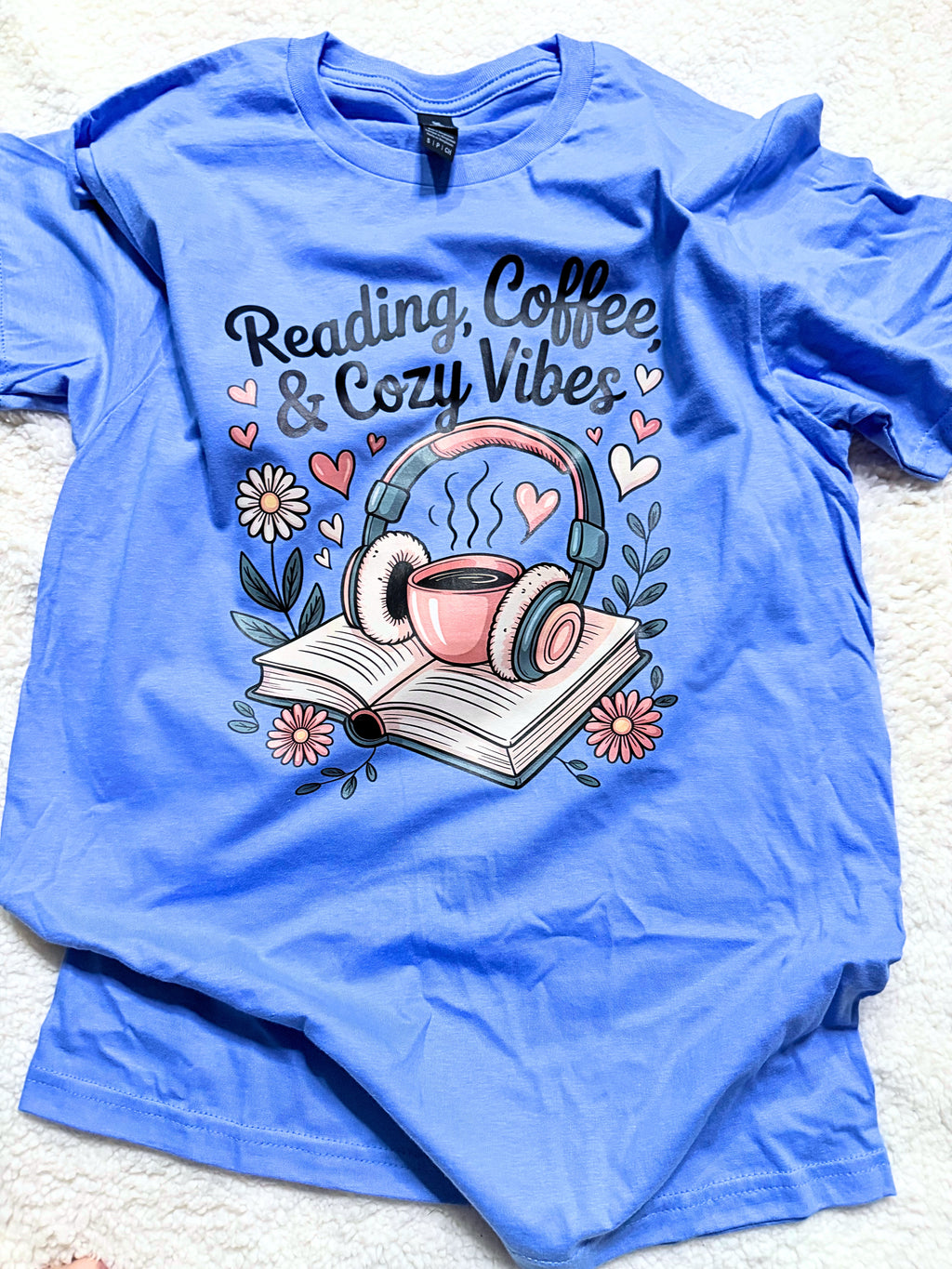 Reading, Coffee & Cozy Vibes | The Soft Aesthetic Tee
