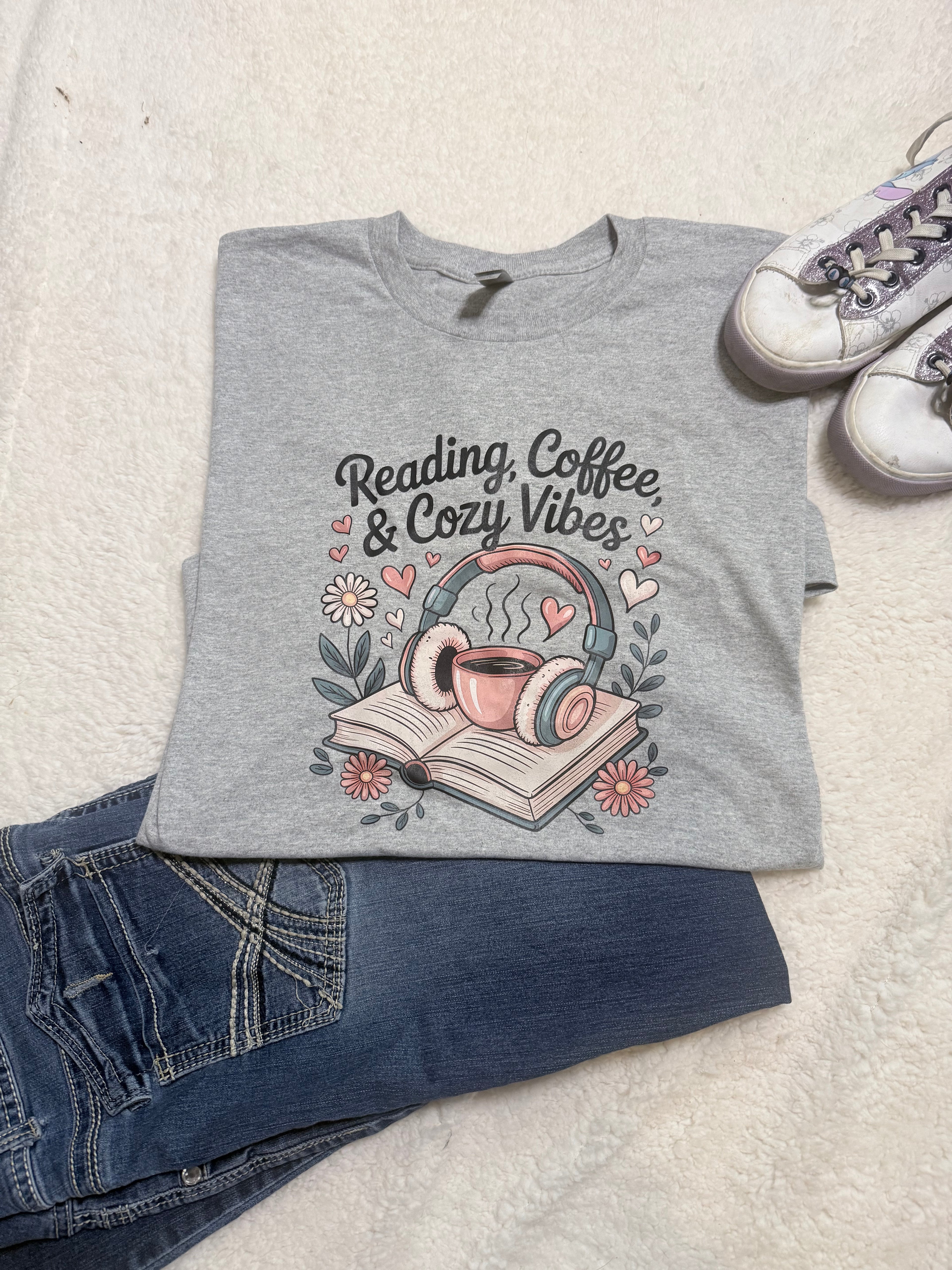 Reading, Coffee & Cozy Vibes | The Soft Aesthetic Tee